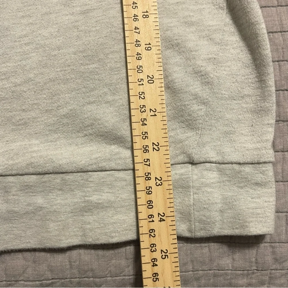 Disney Parks Women’s Minnie Mouse Pullover Sweatshirt Size M - Picture 5 of 6